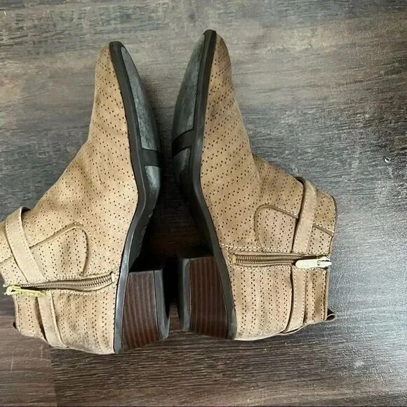 🌸Call it Spring T-Strap‎ Women Black Mesh Insert Heels Size 6.5🌸 - Picture 4 of 9